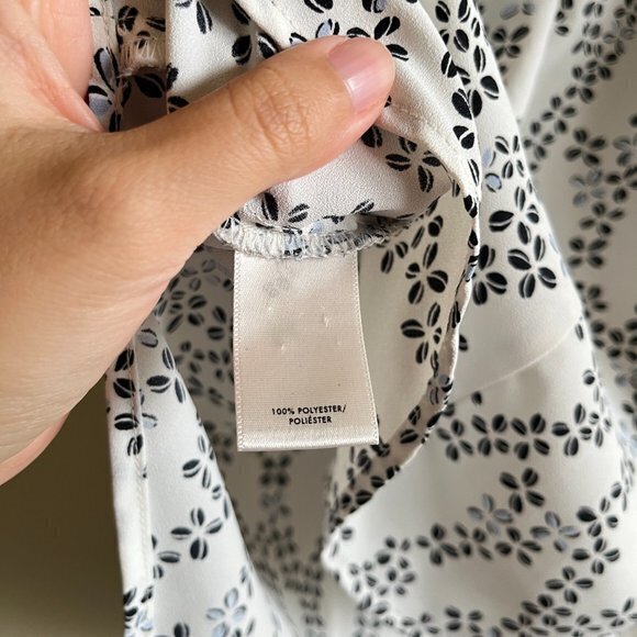 Ann‎ Taylor Blouse Petites Size XSP Tie Neck Statement Bow Sleeveless V Neck Top - Picture 3 of 6